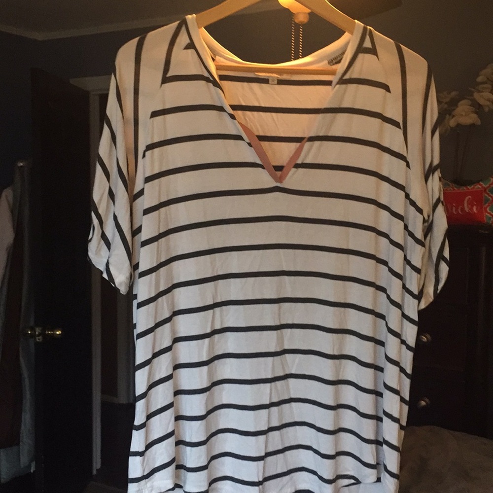 41 Hawthorn white with black top